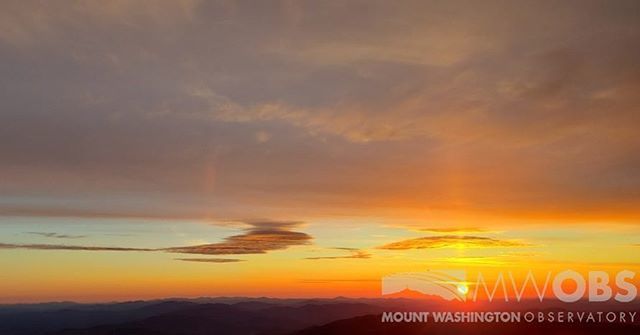 MWObs's tweet image. High clouds have already started to fill the sky this morning! We are expecting more freezing rain tonight before transitioning to rain tomorrow morning.
#sunrise #sunpillar #highclouds #midclouds #NewHampshire #presidentialrange #mtwashington #mwobs bit.ly/2GUUnQr