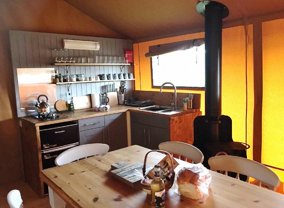 Glampsites's tweet photo. Sit back, relax on the veranda and enjoy the picturesque views of the Exe Valley! These Safari tents at Valleyside Escapes are the perfect family getaway in Devon this summer ☀️☀️☀️ BOOK NOW 👉https://t.co/5NUe78F6DE https://t.co/Yb2TEBYzHB