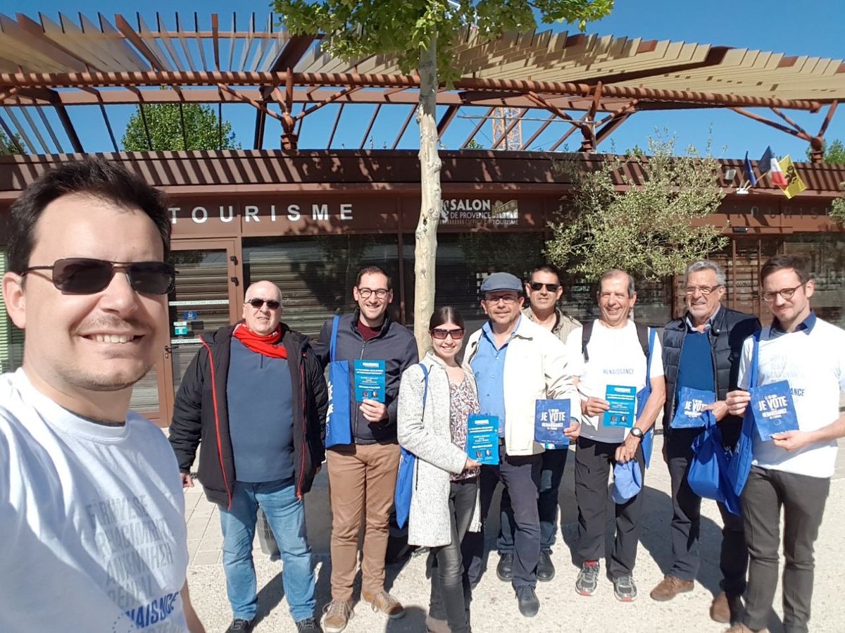 SalonEnMarche's tweet photo. Les équipes d'@enmarchefr et d'@agir_officiel sur le marché de #SalondeProvence pour porter la liste @Renaissance_UE lors de ce 1er mai.

De nombreux échanges avec les habitants pour échanger sur les #ElectionsEuropeennes. Le 26 mai, il n'y aura qu'un seul tour ! #Renaissance https://t.co/0MquKwAc4n
