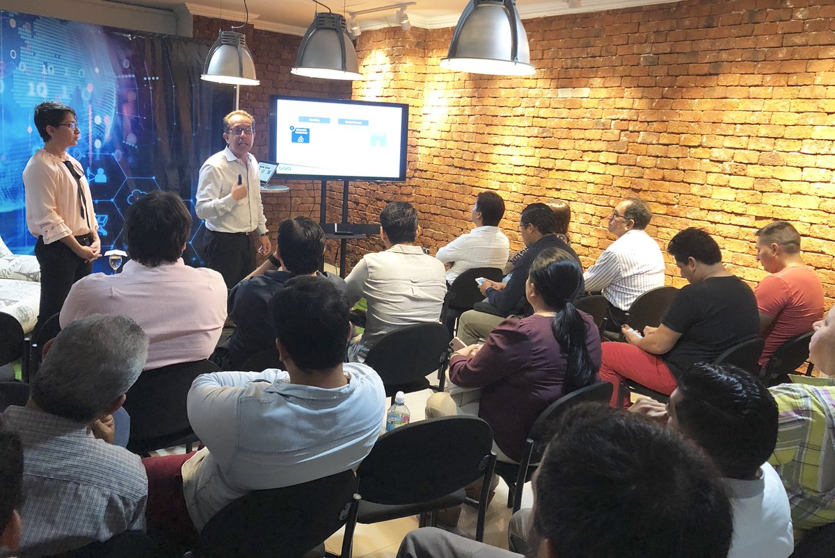 yeseniatorresp's tweet image. Nuestro after co-work de Robótica de Software del miércoles pasado. 45 personas de empresas y profesionales independientes asistieron. ¡Gracias por venir! Gracias Gaia Consultores, por su magnífica participación. #Robótica  #RoboticSoftware #Coworking #Guayaquil #AsertivaLab