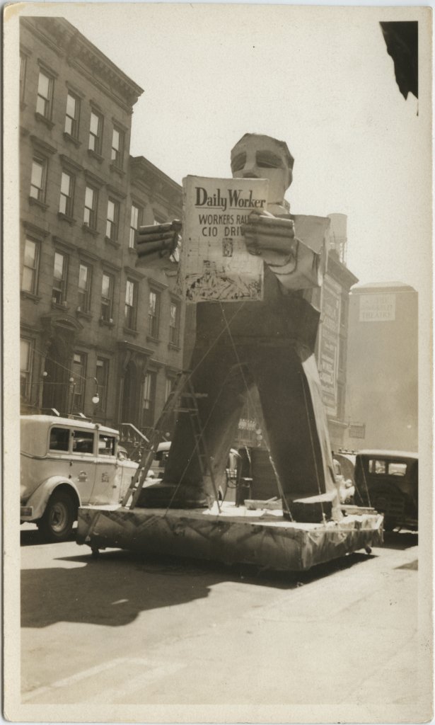 Next up is a Daily Worker float from I believe NYC in the 1930s, back when they did  #MayDay like the Macy’s Thanksgiving Day Parade. Every time I see this I’m like wow, these communists were really into robots huh /2 #InternationalWorkersDay  #DiaDelTrabajador  #1Mayo  #1Mai