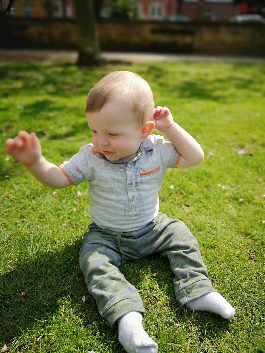 AndyStamp90's tweet photo. Spending my lunch break the best way possible... with my boy 👌 #QUEENSGARDEN #SUNSHINE #BESTBREAKEVER https://t.co/RCMEBioxZa