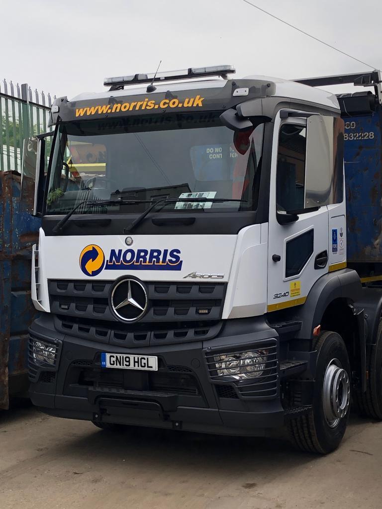SAGATruckandVan's tweet photo. @Norriskips 
#happycustomer Norris - Waste Management Services

This week they have taken delivery of another new Mercedes Arocs with Hyva hooklift equipment from Sparshatt Truck &amp; Van.

#mercedesbenz #trucks #recycling https://t.co/p3wPhACLEN