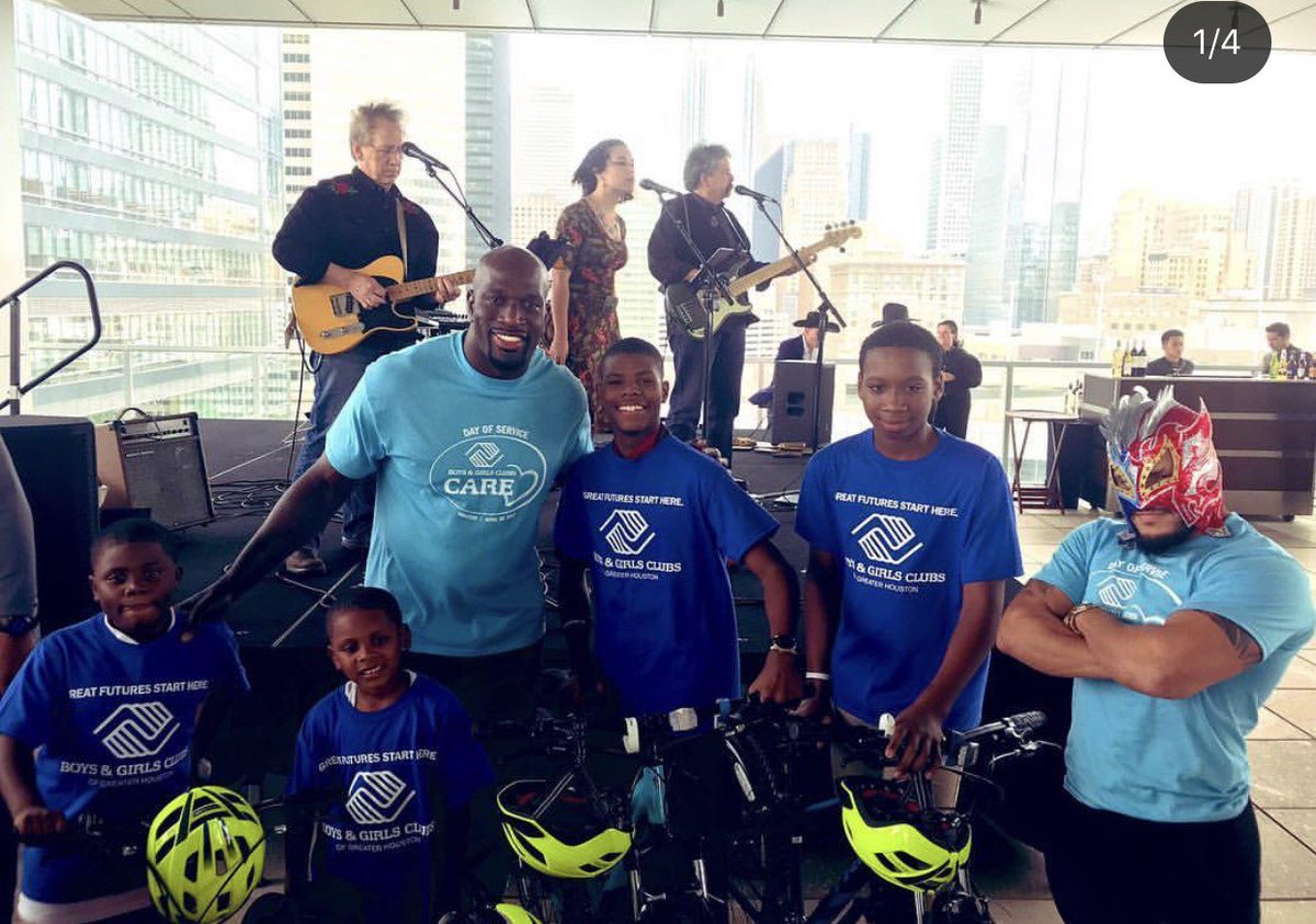 bgcghouston's tweet photo. We ended our Monday with a sweet surprise & lots of fun with @TitusONeilWWE @WWE superstar! #DayOfService #greatfutures ππ
#dayoneinthebooks @BGCA_Clubs #nationalconference #HTown https://t.co/tDzucghzE7