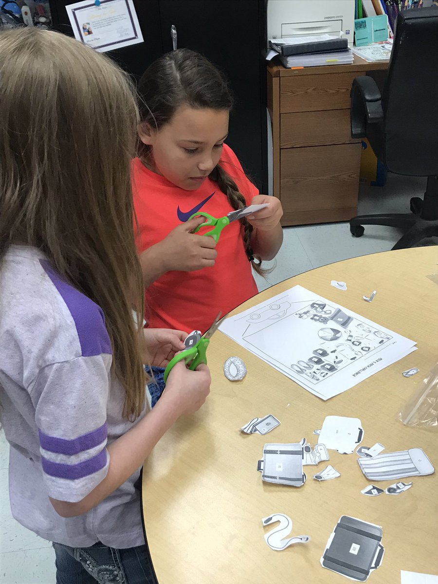 CaseyGoodwin52's tweet photo. Going on a road trip this summer?? My 4th graders are becoming experts in packing today! #STEMintheclassroom #lifein4th @PhillyWarriors https://t.co/RYpjLMzbNO