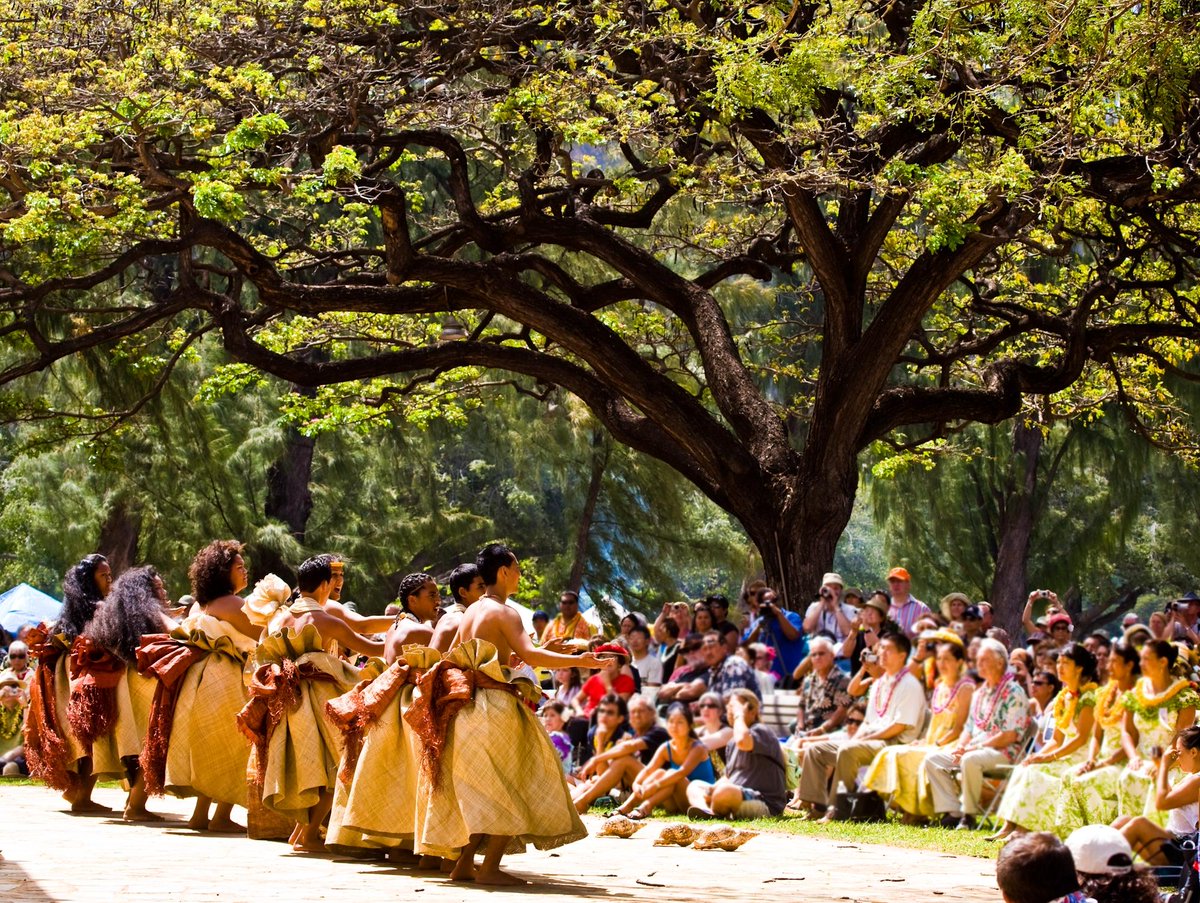 gohawaiica's tweet photo. Happy #Lei Day!  Show us your #LeiDay moments and use the tag #AlohaNorth! #VisitOahu #LetHawaiiHappen   https://t.co/CvSEtdbzVZ https://t.co/qDGKEDiXJX