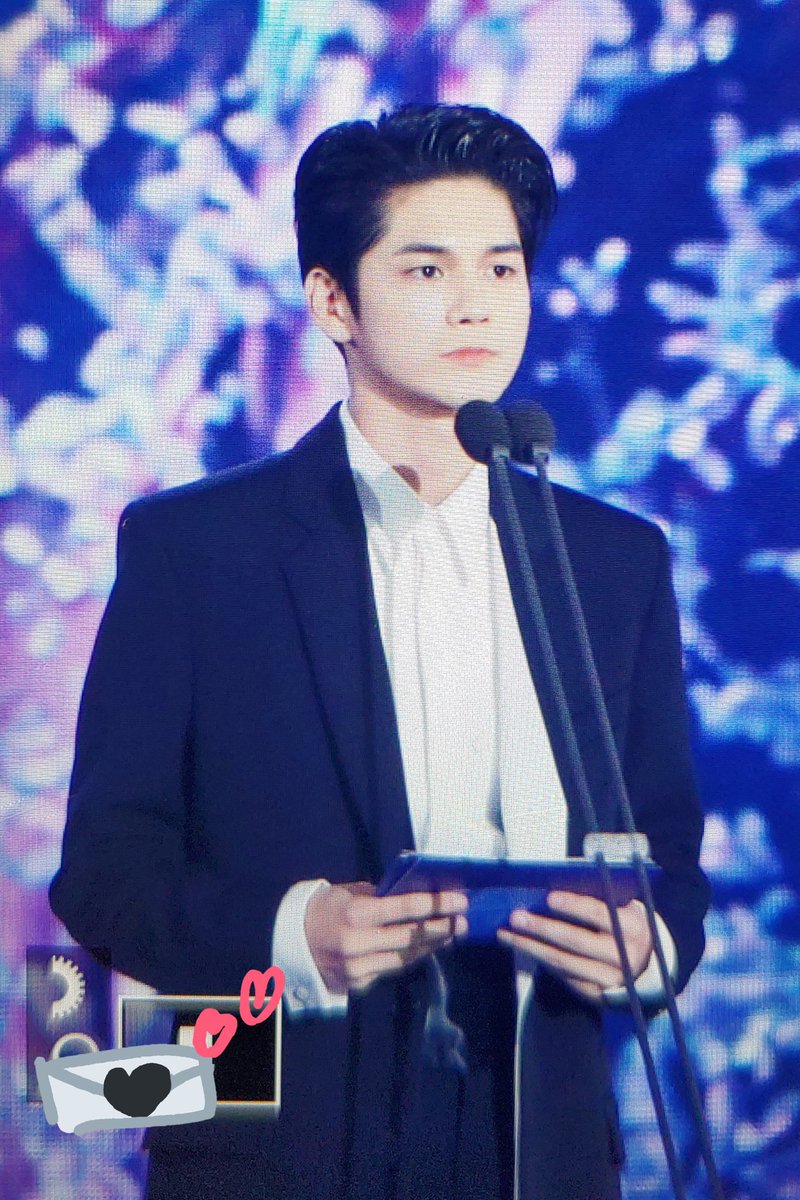 Monoletter_OSW's tweet photo. 190501 백상예술대상 #옹성우 https://t.co/dLyHyvNuyN