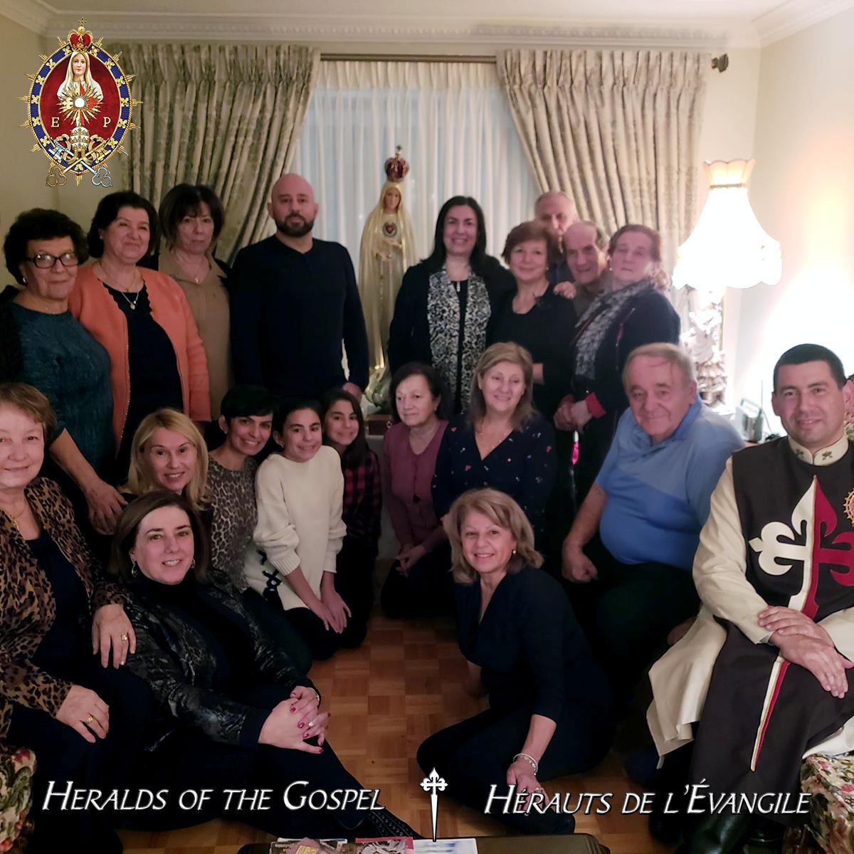 heralds_herauts's tweet photo. C'est le mois de Marie
C'est le mois le plus beau!
It is the month of Mary
It is the most beautiful month!
#heraldsofthegospel #herauts #herautsdelevangile #monthofmary #moisdemarie #mai #may #catholic #catholique https://t.co/y0U9Nhq6VW