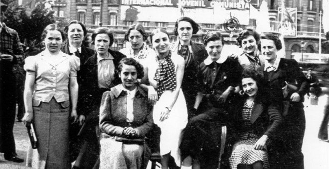 Spain, 1937. Known as Les Mamàs Belgues, these women were a group of Belgian socialist volunteers who came to the Valencian town of Onteniente to nurse Republican anti-fascist soldiers in the Spanish Civil War. /5 #MayDay  #InternationalWorkersDay  #DiaDelTrabajador  #1Mayo  #1Mai
