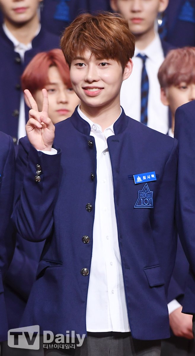hlxnews's tweet photo. [PHOTO] 190430 Choi Shi Hyuk (최시혁) 'Around Us' - Press conference. || cr on pict. 

#PRODUCE_X_101 #choishihyuk #aroundus #최시혁 https://t.co/kCfWpS6Y1n