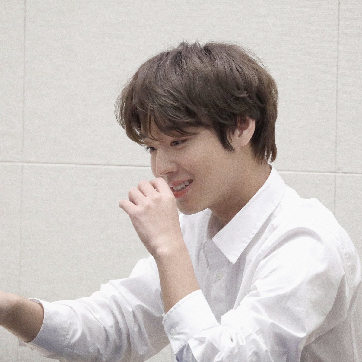 rb_pie's tweet photo. ♡🐰♡ 。𝐏𝐚𝐠𝐞 𝟓 𝐨𝐟 𝟏𝟐 ♥︎  !!  ━━
ผ่านมาถึงเดือนที่ห้าของปีกันแล้วเป็นยังไงบ้างครับ ยังไหวกันอยู่ไหม ? พายขอให้เดือนนี้เป็นเดือนที่ดีของทุกคนนะครับ ยิ้มเยอะๆด้วยหละ :) อย่าคิดมาก อย่าเครียด อย่านอนดึก อย่าลืมทานข้าว และที่สำคัญคืออยู่ด้วยกันไปนานๆนะครับ
♥︎ #MAYWISH https://t.co/h5AwmC9rJA