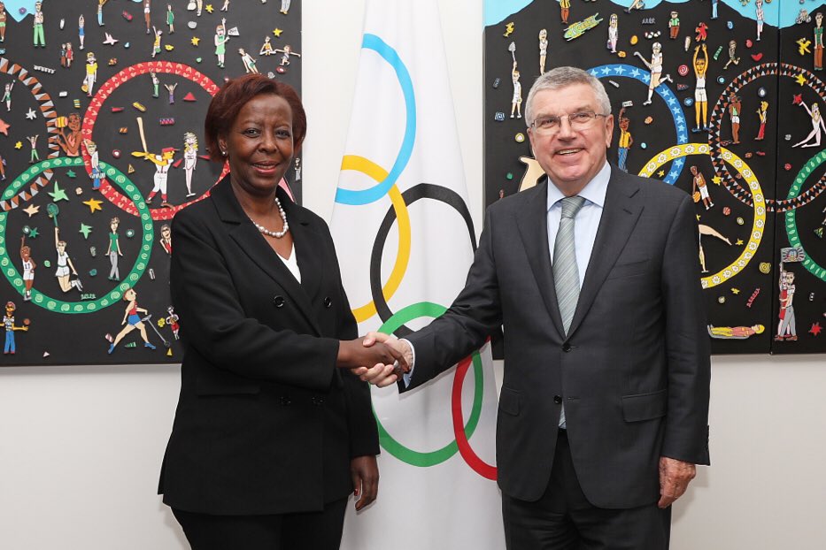 De passage à Lausanne, Mme Louise Mushikiwabo à été reçue par M. Thomas Bach, Président du Comité International Olympique (#CIO). Partenaire important de la #Francophonie, la langue française étant la 2ème langue officielle des <a href="/jeuxolympiques/">Jeux Olympiques</a>.