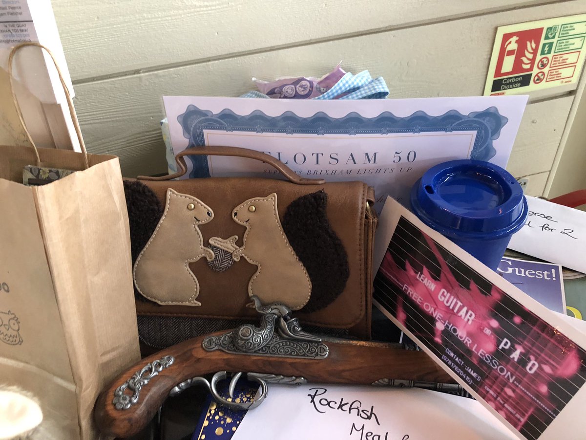 Fun times ! <a href="/BrixhamUp/">Lighting Up Brixham</a> <a href="/RockfishBrixham/">RockfishBrixham</a> #raffle made £425😊