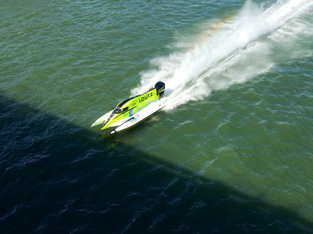 Victime d’une casse moteur, le #2 de Philippe Chiappe voit le #28 rouennais fondre sur lui ! <a href="/24HRouen/">24 Heures de Rouen</a> #24HRouen <a href="/paris_normandie/">paris_normandie</a> 

Classement après 19h :

🥇Abu Dhabi #35
🥈Nollet-New Star #2 (+100)
🥉Hafa Racing #28 (+110)

🥇Arion Racing #41
🥈Boat 99 (+8)
🥉Magaur #71 (+19)