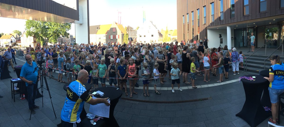 BSC_Dalfsen's tweet image. 1 mei 2019: Datrion (DAlfserTRIathlON) inschrijving is geopend☺Vorige jaren deden maar liefst 381 inwoners mee! Meld uzelf en of uw kind(eren) aan via dalfsenbeweegt.nl en ga voor GOUD, ZILVER of BRONS #datrion #gezellig #sportief en #gezond