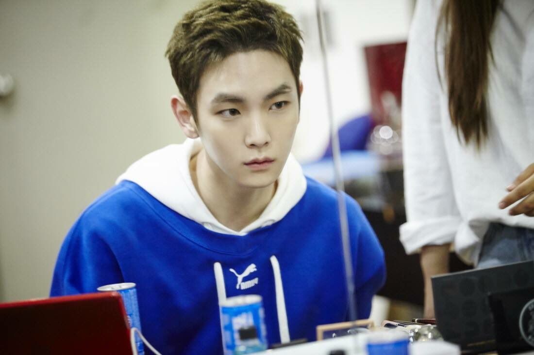 putalu's tweet photo. hoodie boy - a thread - #SHINee #Key #KimKibum https://t.co/DRAum0Fg0h