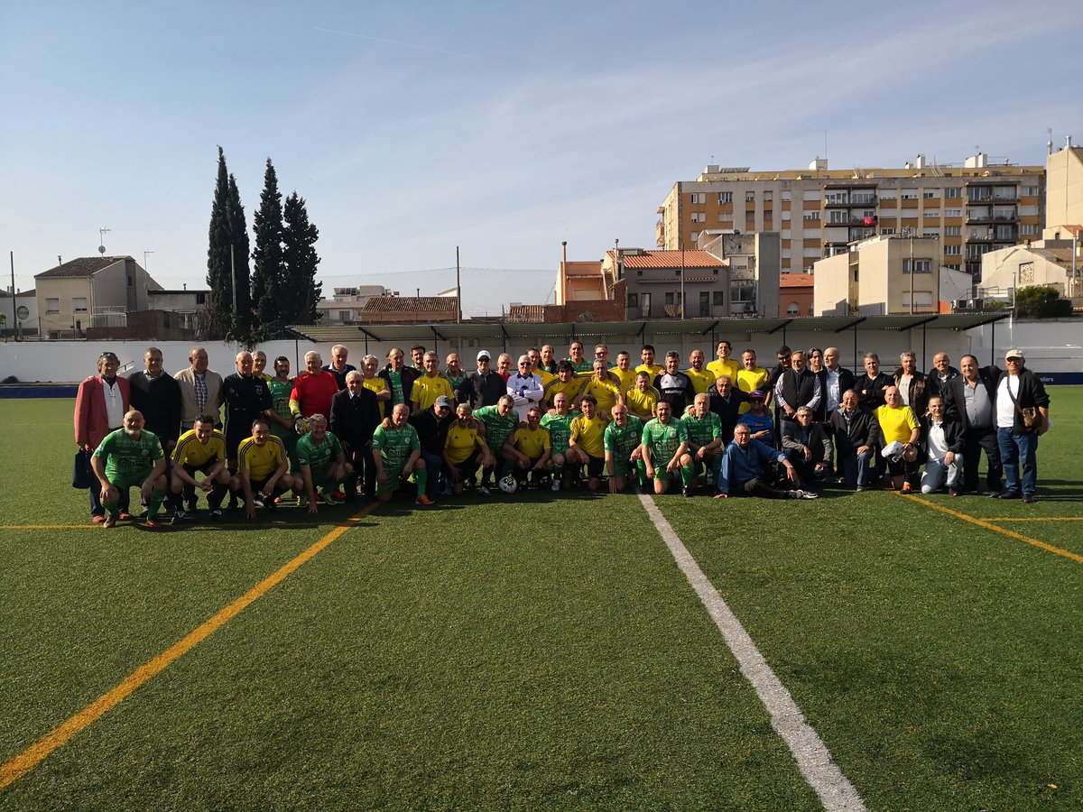 ecgranollers's tweet photo. Germanor👏👏👏 finalment el primer partit ha caigut amb remontada i victòria per 3-2 de @ecgranollers. Comença ja el triangular d'on sortirà el campió de l'homenatge a Pere Moyano. En uns minuts @ecgranollers @CESabadell de veterans. SOM-HI 👏👏👏 #veterans #torneig https://t.co/yW7B4Sewh8
