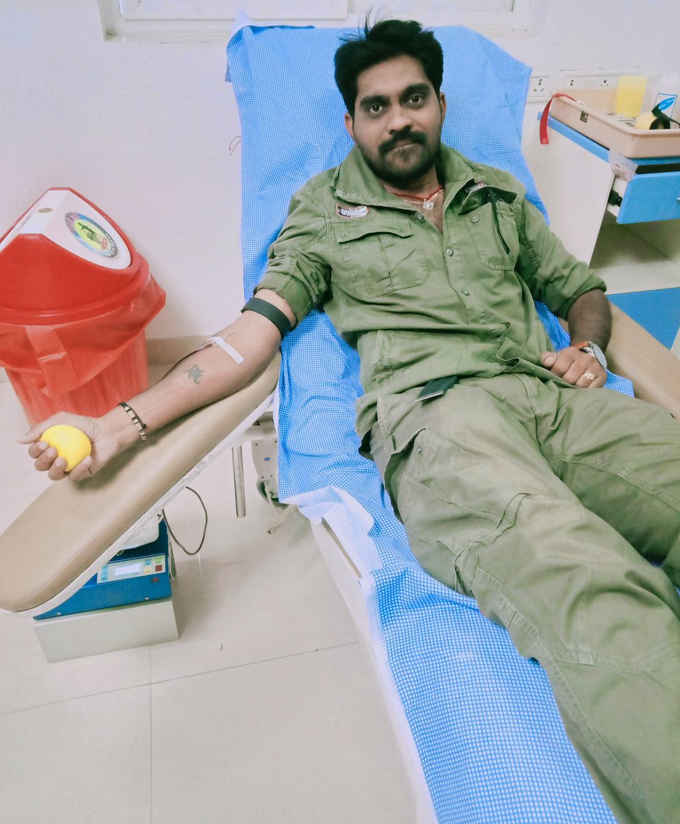 Sathagni's tweet photo. #31st_Blood_Donation

For Adham Shafi's (~45Y) Heart Surgery
#MaxCure Hospital
#Madhapur

నరసరావుపేట పక్కనున్న విప్పర్లపల్లె నుండి ట్రీట్మెంట్ కోసం ఇక్కడ దాకా వచ్చారు.

Next Eligibility For My #BloodDonation will be 
Post Independence Day 2019.

Wishing Him #SpeedyRecovery https://t.co/I4lVxL4cnC
