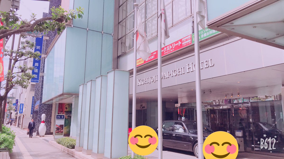 せつ On Twitter えいがのおそ松さん聖地巡礼 まずは うぇいちゃんのセブンイレブン ちゃんと松たちが隠れてる壁とか首吊りスポットの自販機も近くにあったよ