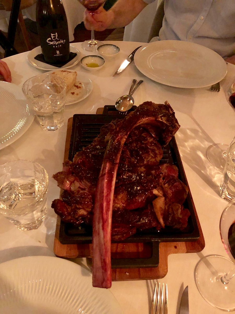 Me ha gustado mucho DOGMA, del Grupo <a href="/ElPradal/">ElPradal</a> . Solo tengo alabanzas. Muy agradable interiorismo (los baños ya dicen mucho...), cocina a la vista, carta muy completa, extraordinarias carnes y sobre todo un joven equipo de sala que no puede ser más profesional y amable...