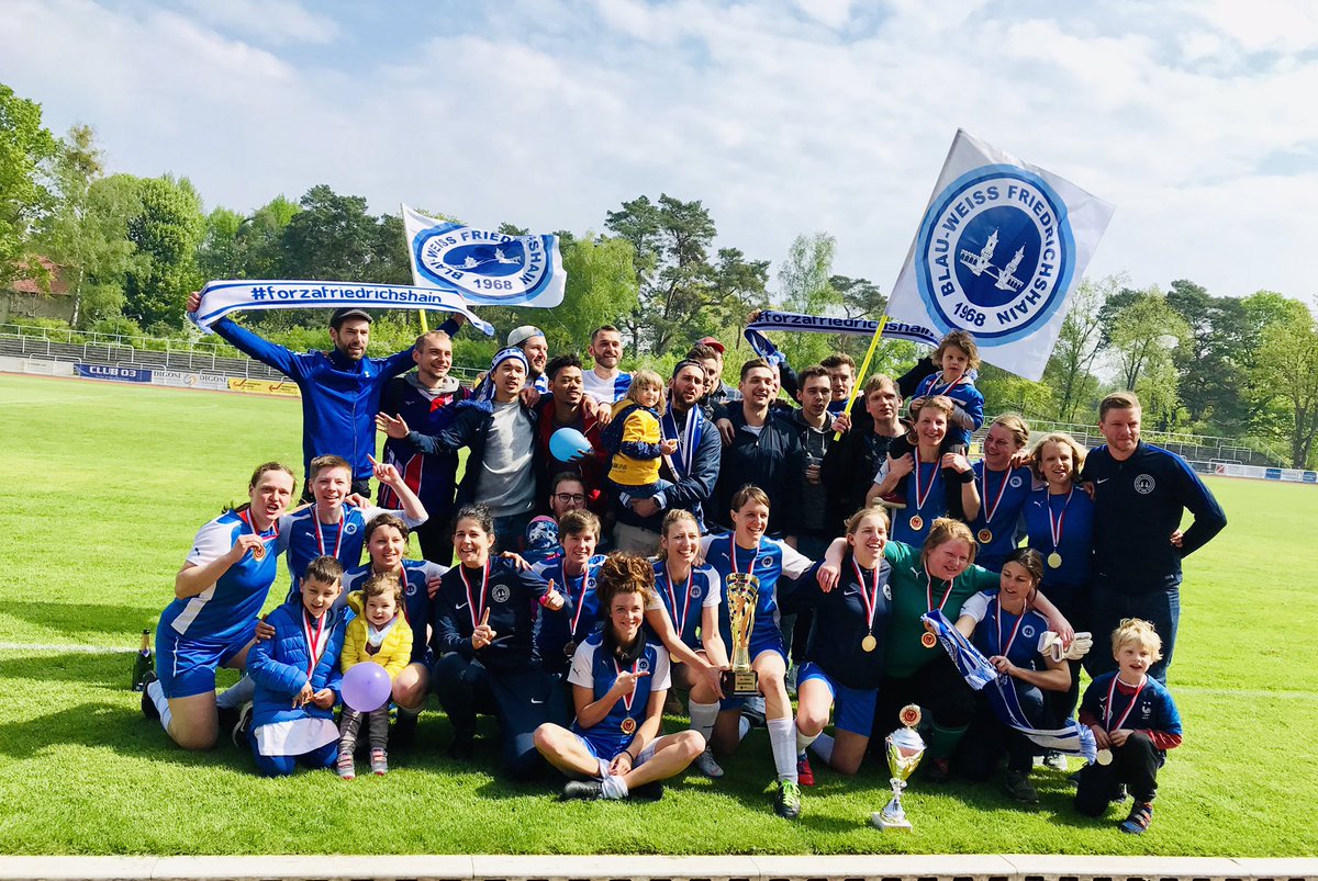 blauweissfhain's tweet photo. Pokalsieger 2019: Blau-Weiß Friedrichshain 🏆💪💙 #BWFfrauen #Pokalsieger #forzafriedrichshain https://t.co/KI8aHbDLIJ