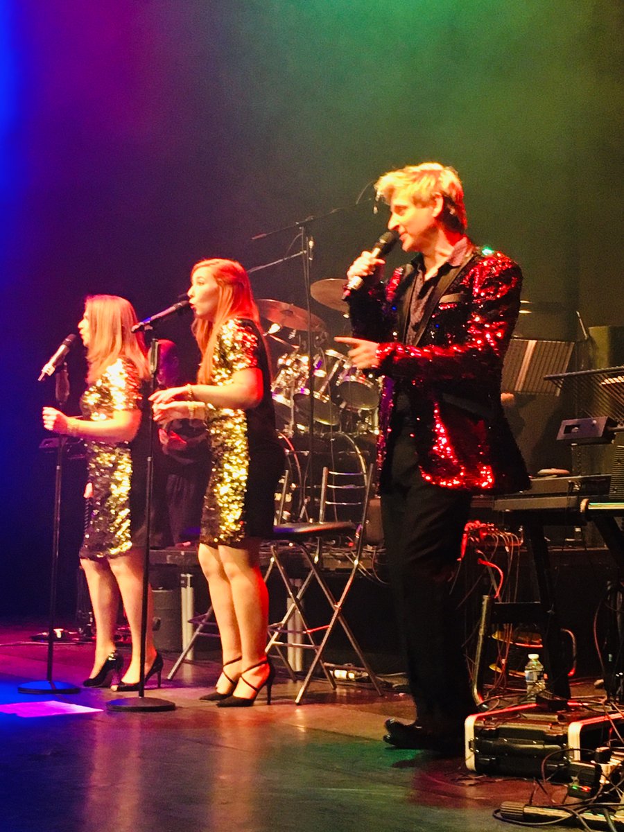 HeWritesSongs's tweet photo. Glitz, glamour, sequins, great, great songs and a guaranteed fantastic night out @CapitolHorsham (you don't have to be a #manilowfan to come along). Pls support your local theatre @VisitHorsham @HorshamDC @Horsham_WSussex @DistrictPost @TheGayUK #horsham #ladiesnight https://t.co/7rBbftKAuZ