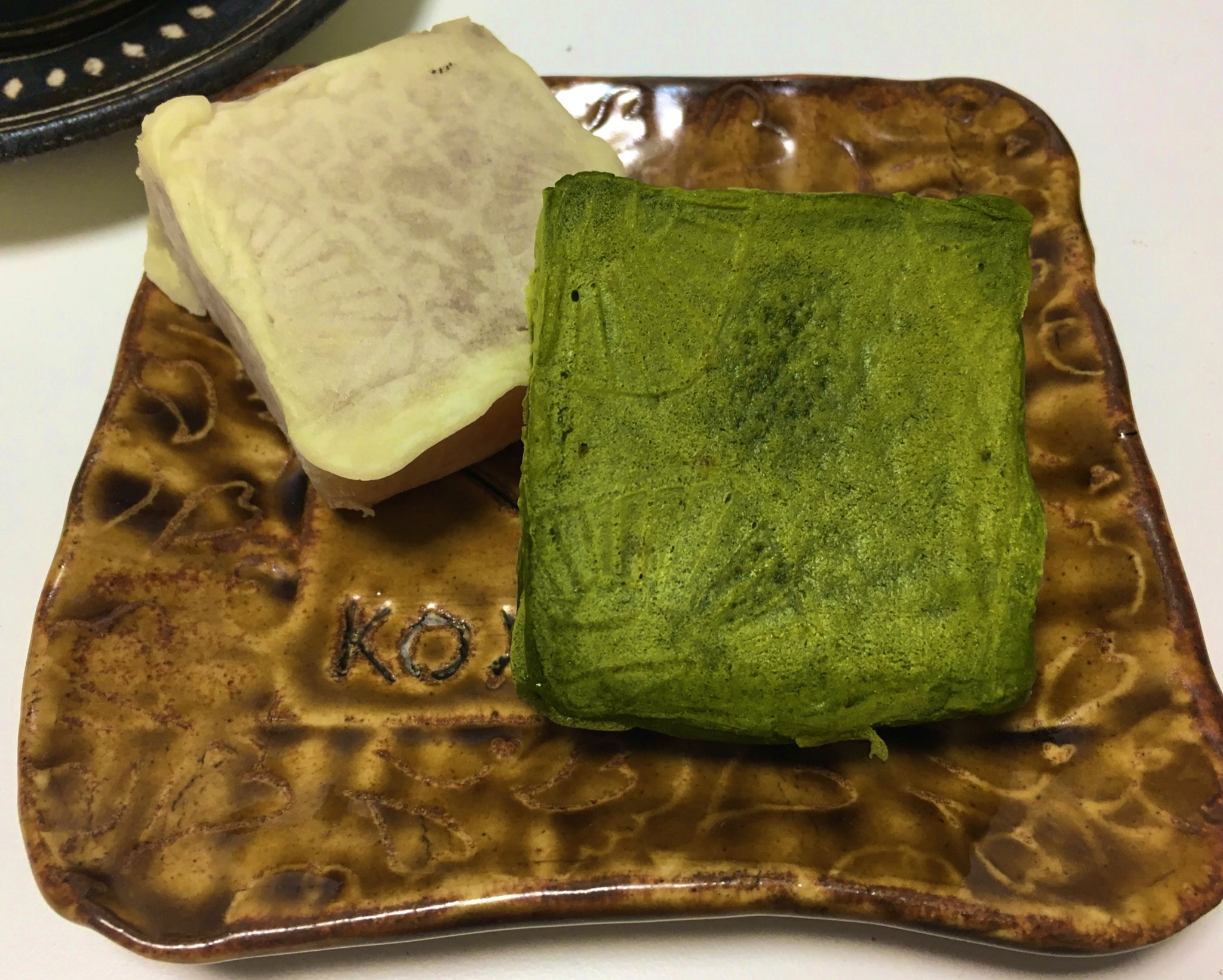 Sweets Wine Peacefor なんと焼きたてが食べられるお店です 今回は 銀つば と期間限定の きんつば抹茶 をいただきました きんつば の粒餡うまし 皮もちょっともちっとしていて美味しい 珈琲によく合います 銀つばは薩摩芋が優しい味でした 本