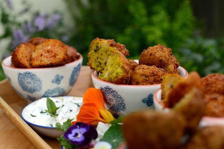 tobygardenfest's tweet photo. Feeding visitors @tobygardenfest is important so we carefully select fine #local food and drink to keep you going buying all those plants! @KennifordFarm @GoodGametopsham @angelchopscakes @fenitonfoods @thepigapple @WessexPantry #pizzabuona @LJsPantry @heymambo12 @smartacups https://t.co/j8f6Y8ecgT