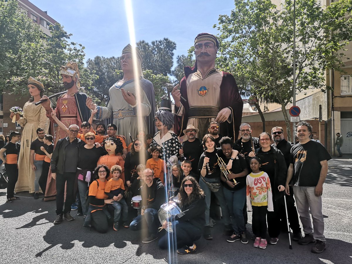Els <a href="/GegantsKIB/">Gegants de Bellvitge🎗</a> amb <a href="/GrallersKIB/">Grallers Bellvitge</a> a la trobada de Gegants de Sant Josep
