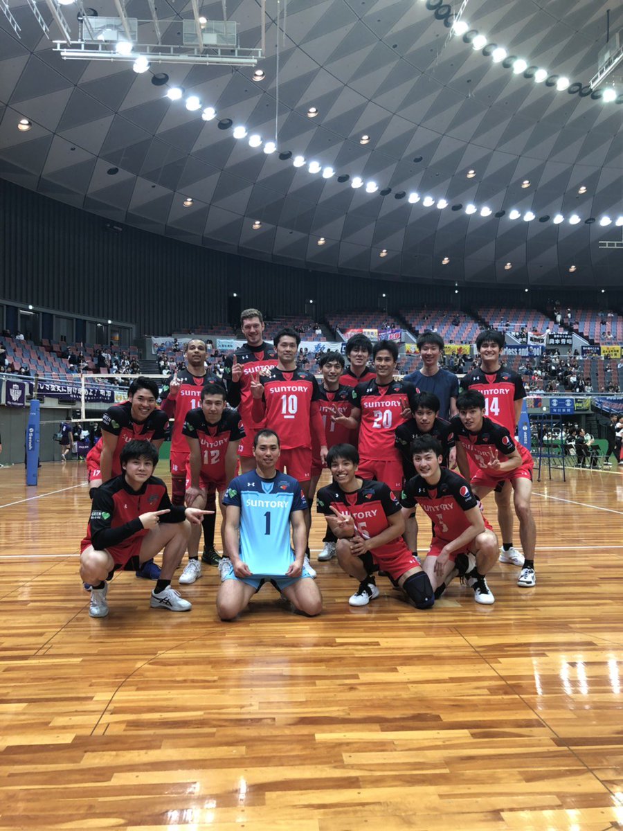 ট ইট র サントリーサンバーズ 黒鷲旗 Aコート第4試合目第4セット Vs 明治大学 第4セットを25 17で奪い セットカウント3 1で勝利しました 明日も応援お願いします サントリーサンバーズ