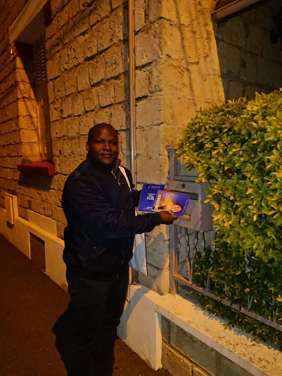 Hier soir boitage #Renaissance  dans les rues de soissons. #Renaissance #larem #EnMarche #europe #ElectionsEuropeennes2019 #soissons #boitage #larepubliqueenmarche