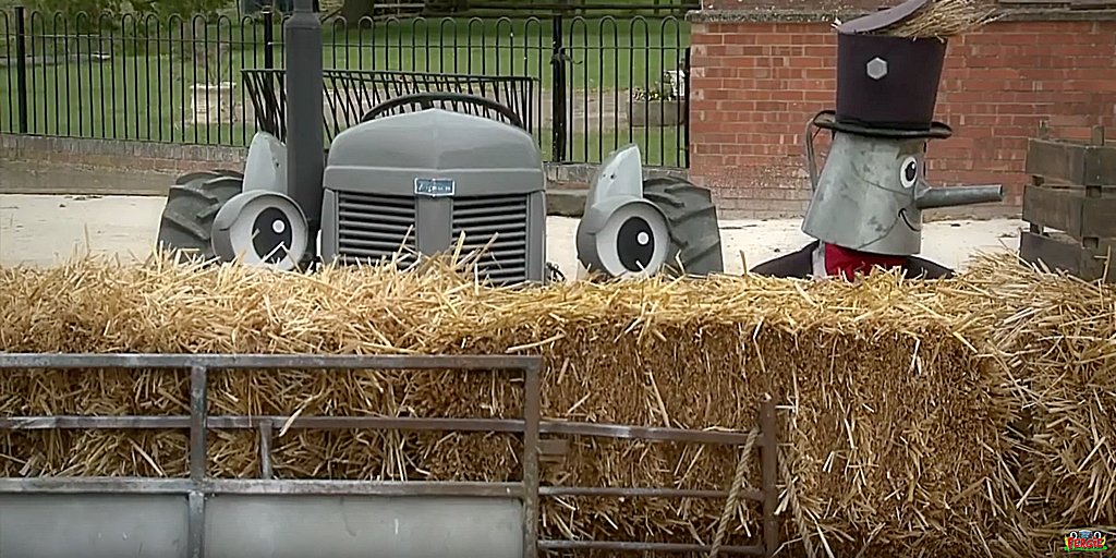 Clunky likes to hangout with me. He’s funny. 

#Clunky #HumpDay #LittleGreyFergie