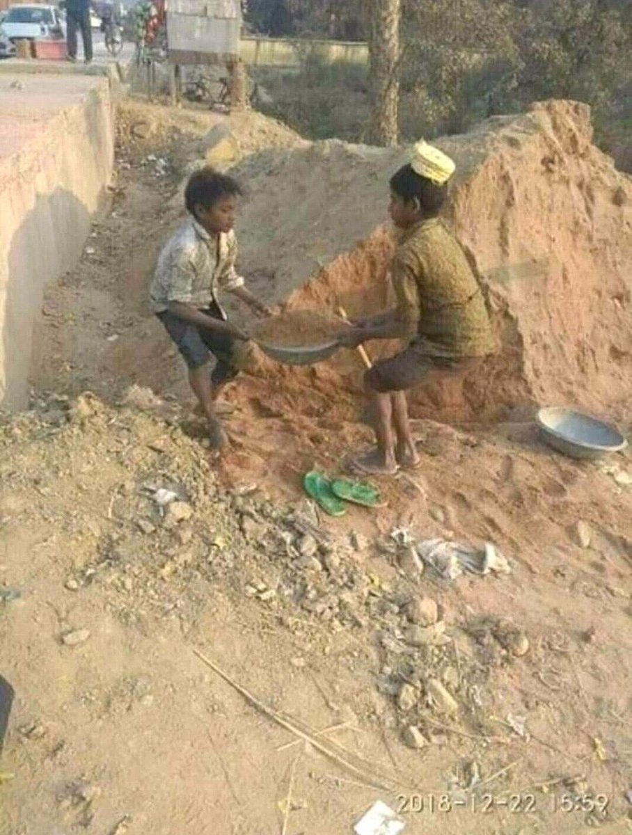 MohdSadiq7777's tweet photo. Zindagi k sarey #Ghamon Ko sar pe #Uthaye chltey Hain,

Tum #Labour_Day Manao hum Kam pe nikltey Hain !!!! https://t.co/7lKfmvUAjx