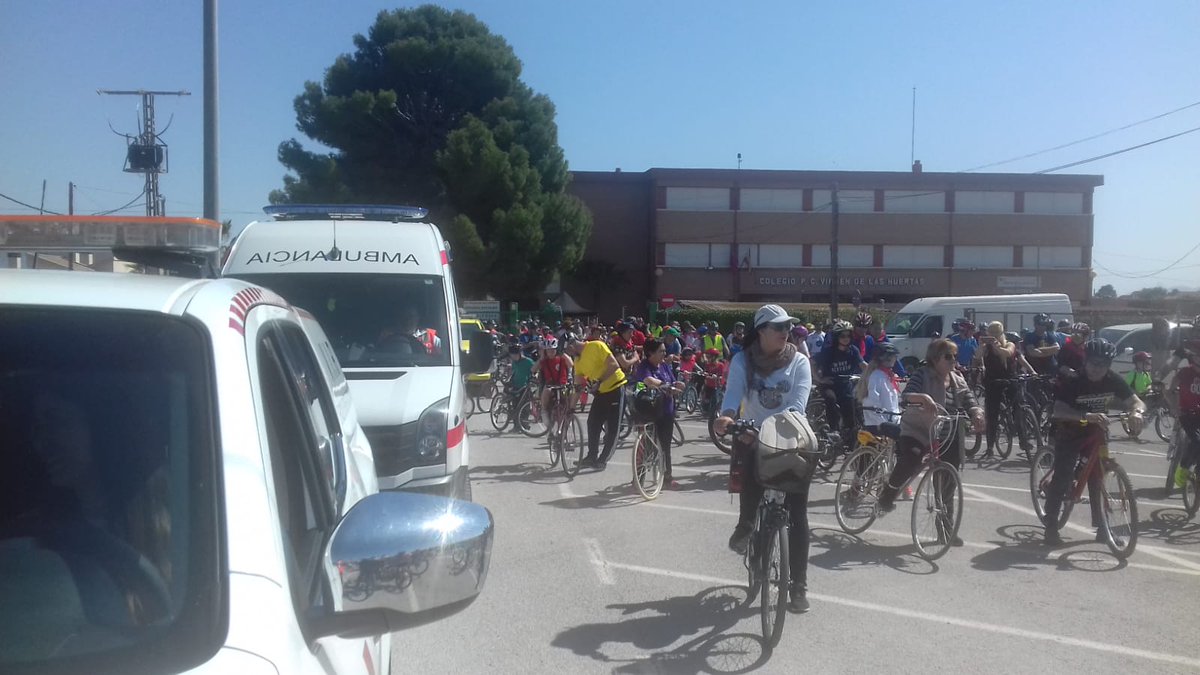 CruzRojaLorca's tweet photo. Hoy nos encontramos de preventivo en el ciclopaseo 40 aniversario Colegio Virgen de las Huertas #preventivosCruzRoja https://t.co/BZ7a6DqREs