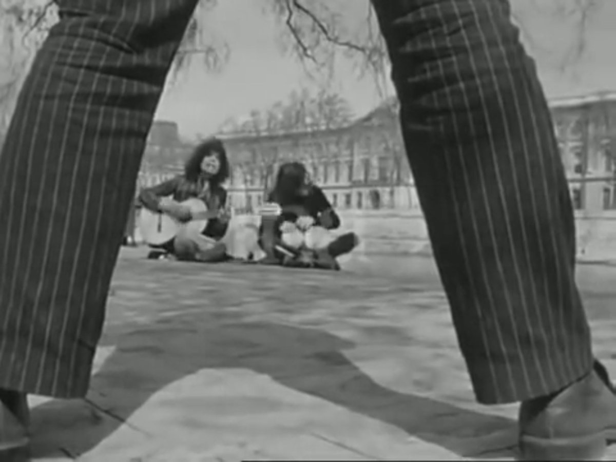 Paytress's tweet photo. Breaking out from my Twitter vacation for this: newly discovered footage of Tyrannosaurus Rex filmed on banks of the Seine miming to Pewter Suitor. Remarkable find. All credit to Bari Watts. 

https://t.co/gQbTGvUeTC https://t.co/gOIOvMqGQ6