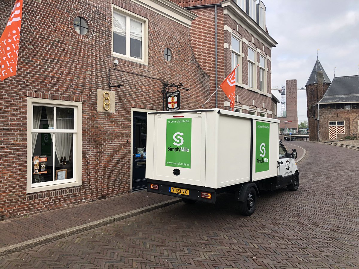 POTMOVERS's tweet photo. POT Verhuizingen/Logistiek is keihard aan het werk om samen met @SimplyMile_nl en PostNL de binnenstad van Amersfoort en Utrecht duurzaam te gaan bevoorraden. Vanmorgen alvast de 1e proefrit (volledig elektrisch) gemaakt. Wordt vervolgd! https://t.co/hAqhxR8IoN