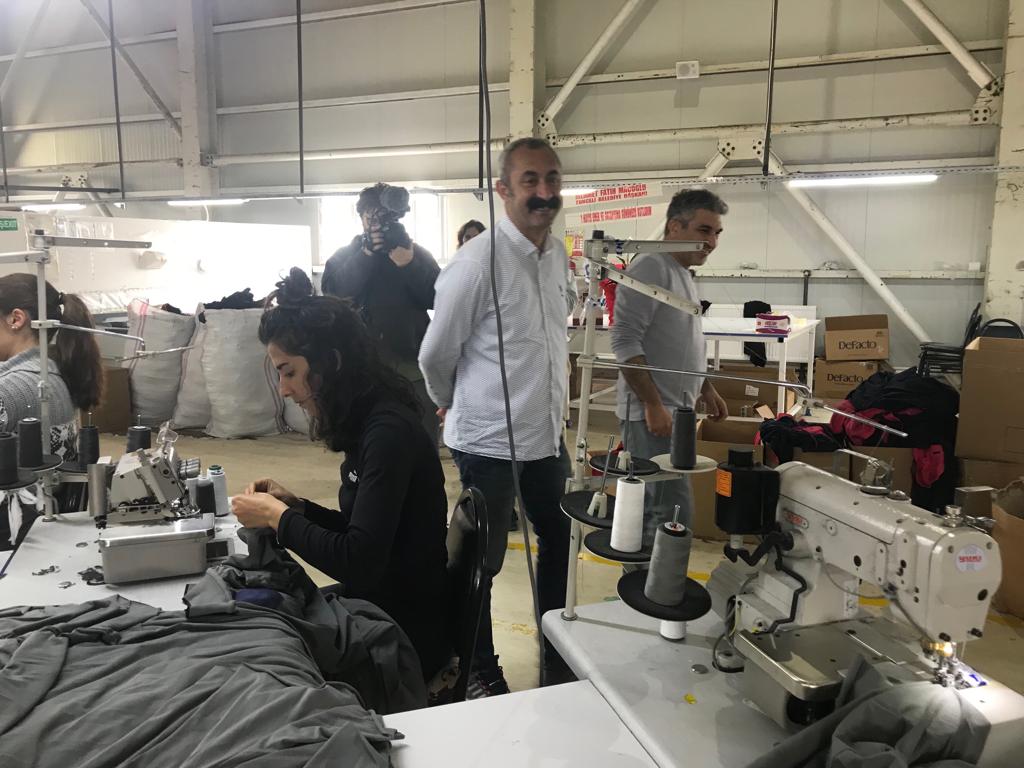 1 Mayıs işçi bayramında çalışan işçileri unutmayalım...
Dersim'de 1 Mayıs'ta tekstil fabrikasında çalışan işçileri ziyaret ettik.