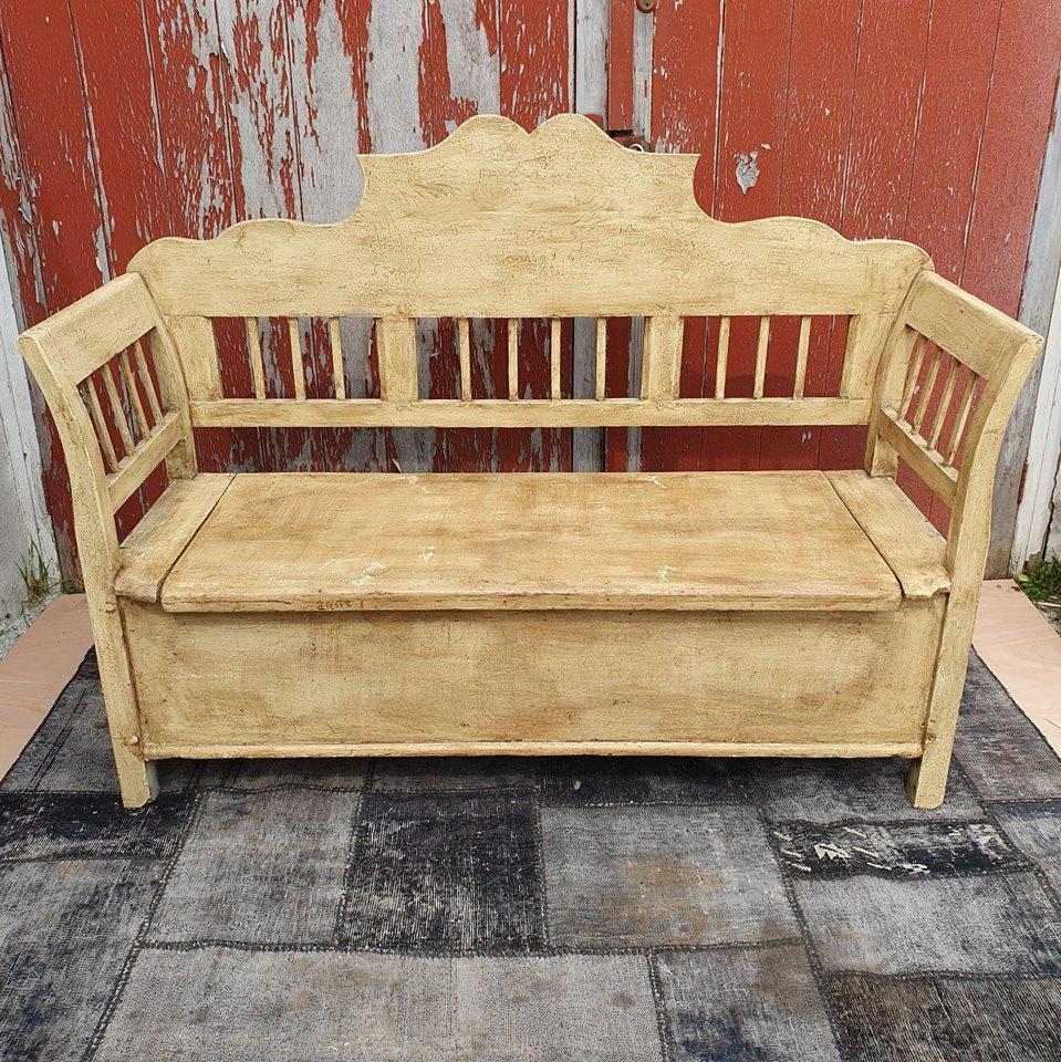 ReginaldBallum's tweet photo. Love the versatility of this French Settle - bench seating and storage rolled into one and looks great both indoors and outdoors!
#frenchbench #benchseating #benchstorage #conservatoryseating #hallseating #gardenseating #diningbench #vintagebench #RusticStyle https://t.co/pUrg61nEes