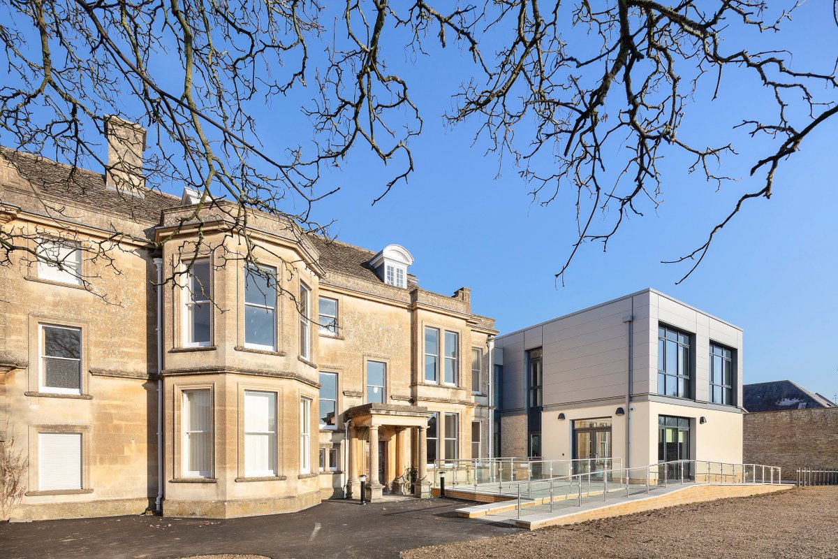 We're really proud of the transformation that has given #Corsham a brand new office rental and coworking space, dedicated to nurturing up-and-coming digital and innovative businesses. Interesting in joining our new digital community? bit.ly/2UZqHdq #DigitalMansionCorsham