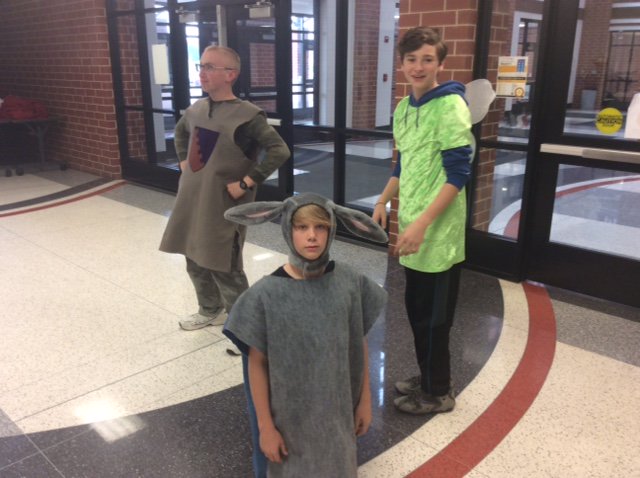 Msn8Red's tweet photo. Shakespeare brought a little more to life and our understanding a little deeper with our mini play! #red230 @CenterGroveMSN https://t.co/7gt8kzZjPi