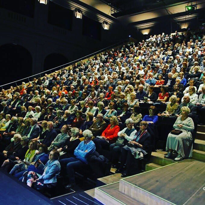 TheatreDeLiege's tweet image. Vous avez été plus de 65 000 à nous suivre en 18/19 🙏 Vous êtes impatients de découvrir le programme de la saison 19/20 ? @SergeRangoni &amp;amp; son équipe vous le présentent les 14 mai, 21 mai et 4 juin. Inscrivez-vous dès à présent 😊

👉🏻 bit.ly/2VCju2p