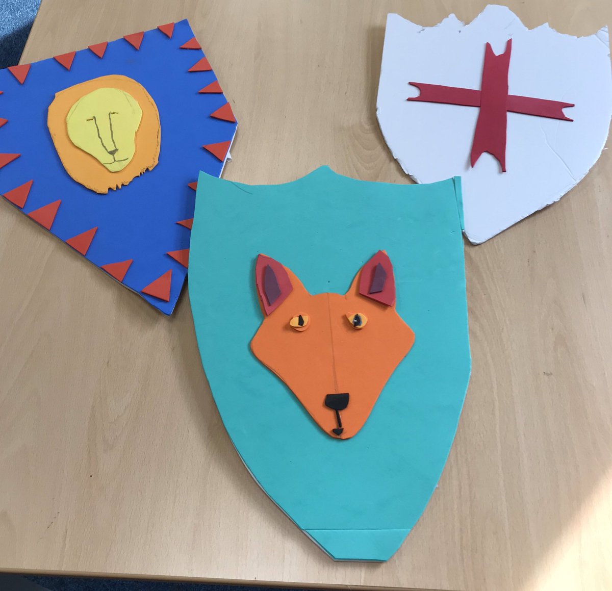 StaffsLibraries's tweet photo. Busy weekend making warrior shields at Cannock Library. We’re so close to Watling street that we’re sure a Roman, Saxon or a Knight has wandered through our town a few times! #StaffordshireDay #CannockCEP #StokeCEP #TamworthCEP https://t.co/5NP4Ab5vKL