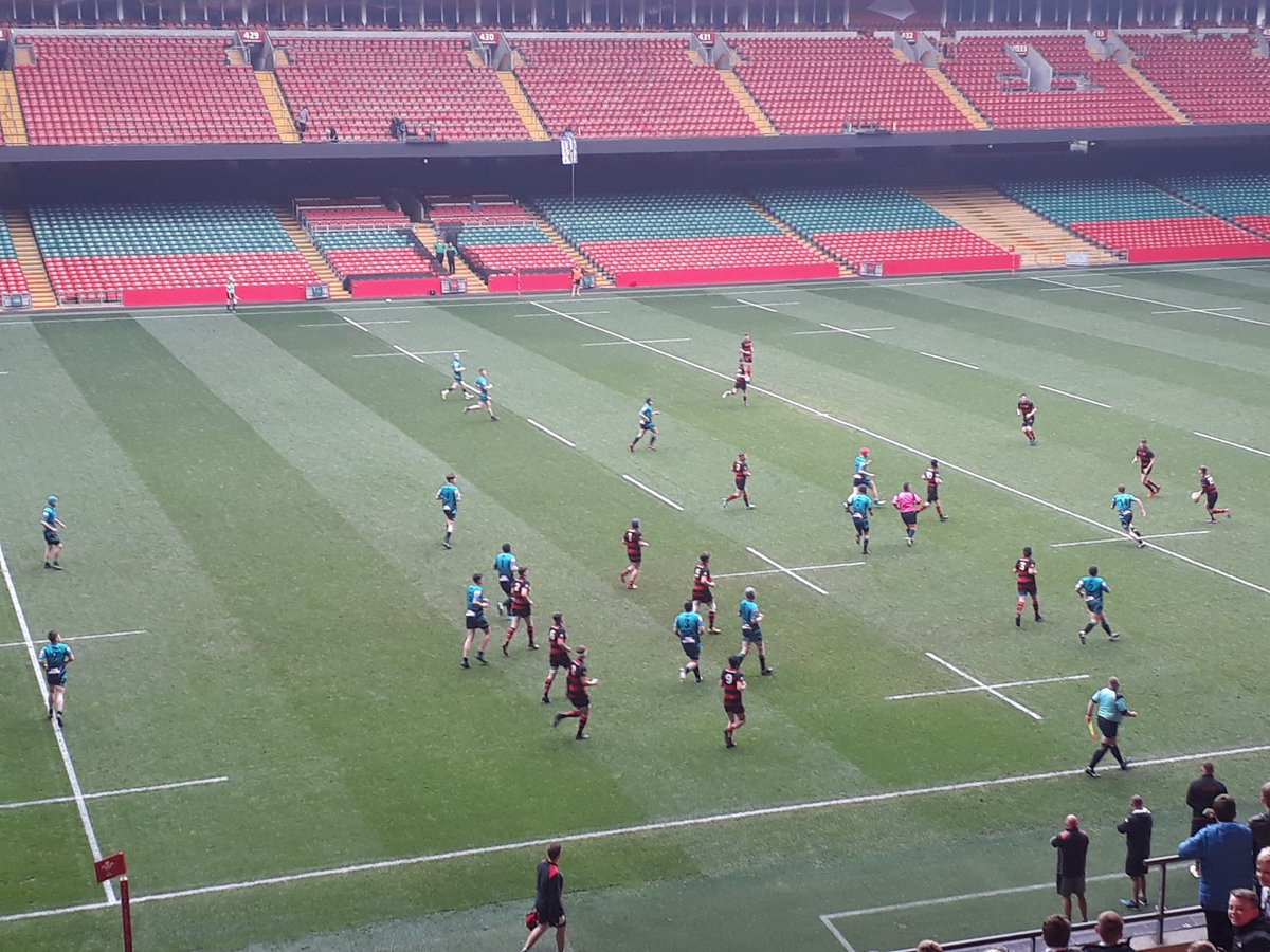 Pob lwc Ysgol Bro Dinefwr yn y Stadiwm Principality heddiw <a href="/scarlets_rugby/">Scarlets Rugby</a> <a href="/gmgcarms/">Carms GMG</a>
