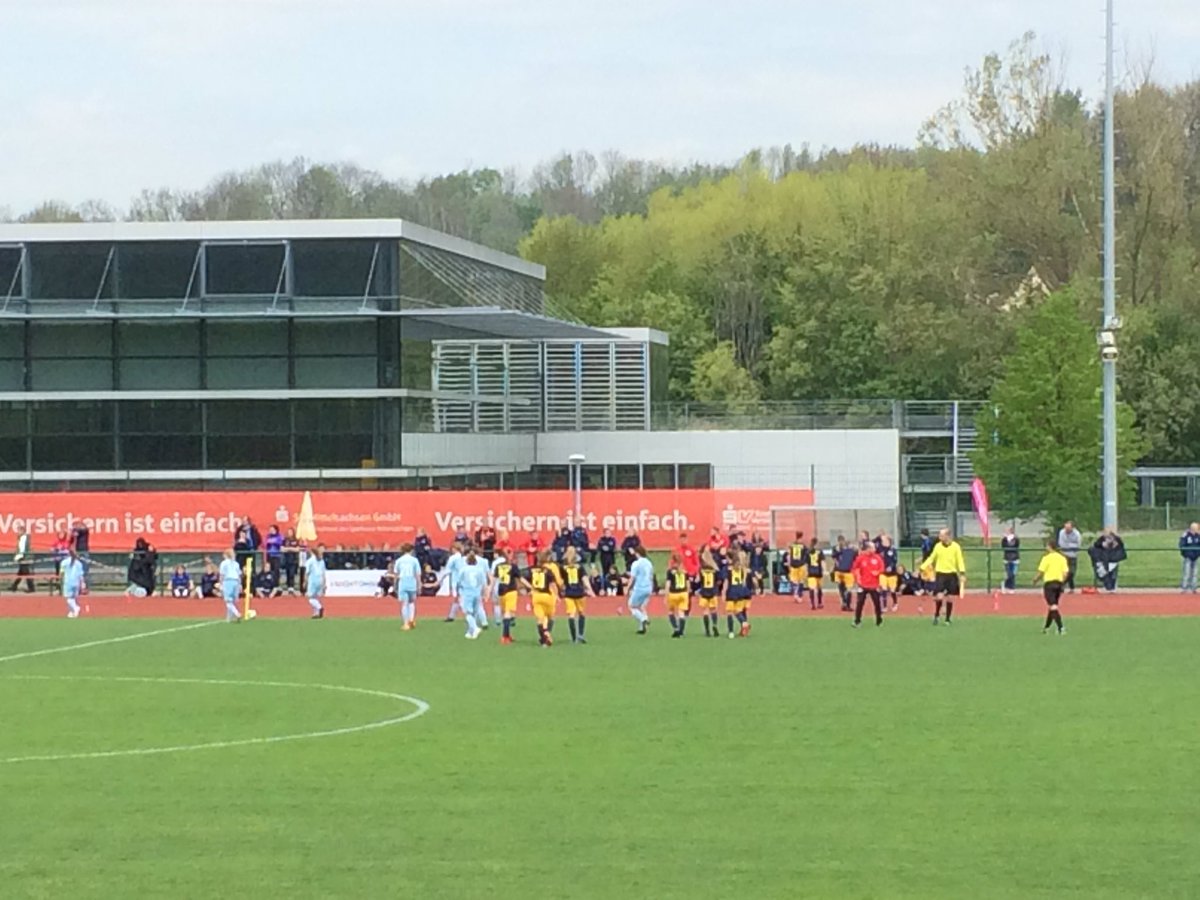 HenzeJens's tweet photo. Landespokal Frauen Sachsen Finalrunden.
Pokalfinalspiel der #RBL B-Juniorinnen,
Chemnitzer FC - RB Leipzig.
Halbzeitpause, Spielstand #cfcRBL 0:2 https://t.co/u257orFjbA