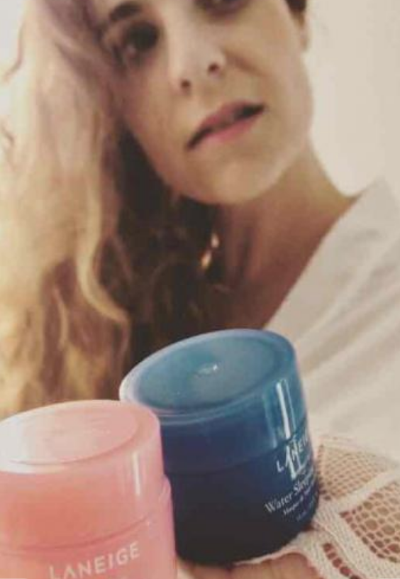 fridamuntion's tweet photo. Tras mi vuelta de China y Japón, me he decidido a probar los productos de #Laneige allí se llevaban su #goodnightkit de las tiendas como loc@s. De momento lo recomiendo 100% #isleptwithlaneige https://t.co/vNwCFFKllk