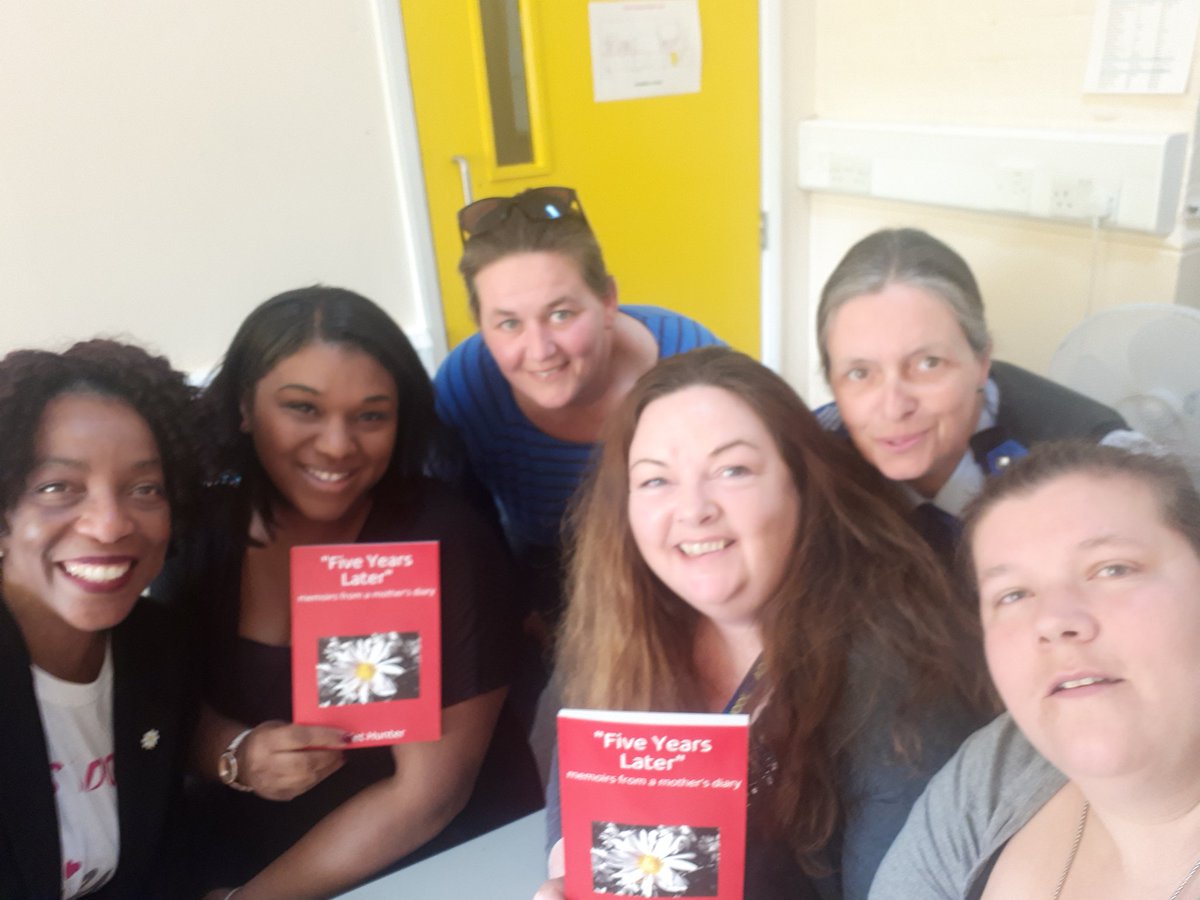 JRHYouthSupport's tweet image. Lovely to meet head of PTA this morning!! @JRHYScommunity @AdamsrillPrima1 @MPSPerryVale talks shared @JRHYouthSupport mission #visualawareness #campaign on #publichealth #knifecrime #poster competition embracing arts for visual awareness 👣🍃🌼 book launch #fiveyearslater