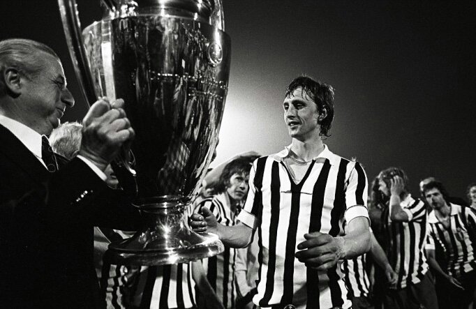 FOTOS HISTORICAS O CHULAS DE FUTBOL - Página 8 D5eePmxW4AAT2d9