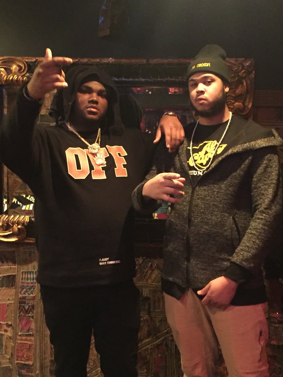 YoungAnt218's tweet photo. The first time i met @Tee_Grizzley I told him I was happy he was home 💪🏽. Second time was just a blessing 🙏🏽✨. #Win #PrayForThisShit https://t.co/rttmMzxlVm