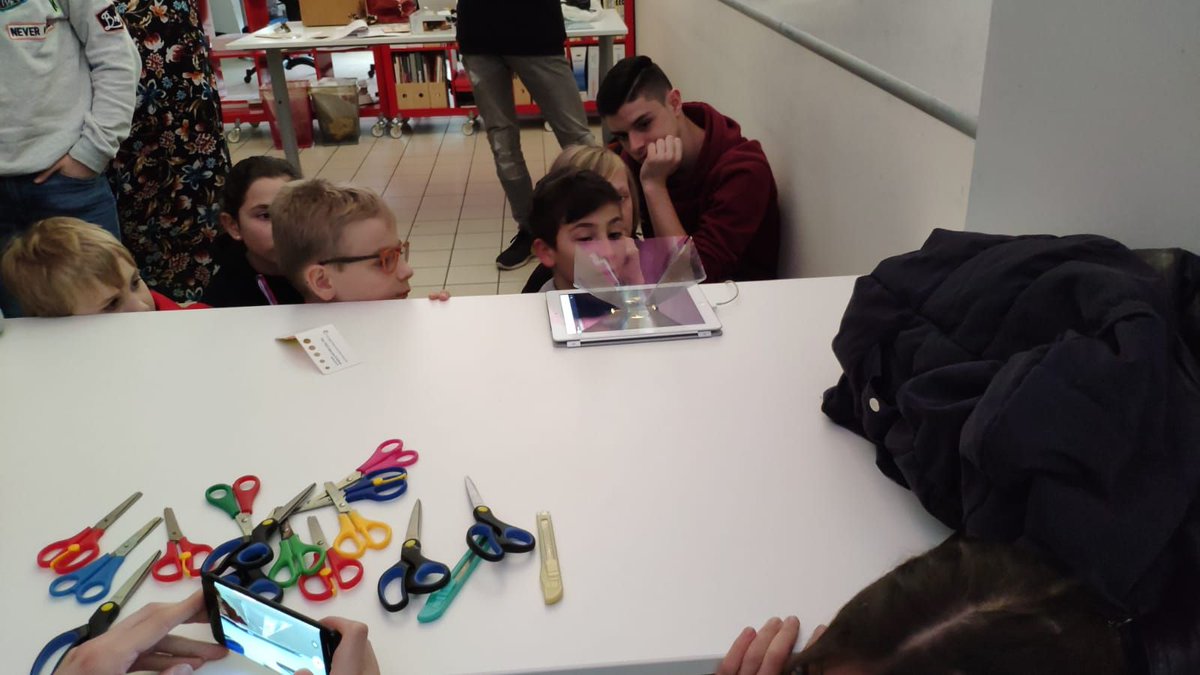 coderdojopd's tweet image. ancora la magia della luce 😀 😀 😀  !!
presso #TALENTLAB con #CoderdojoPD