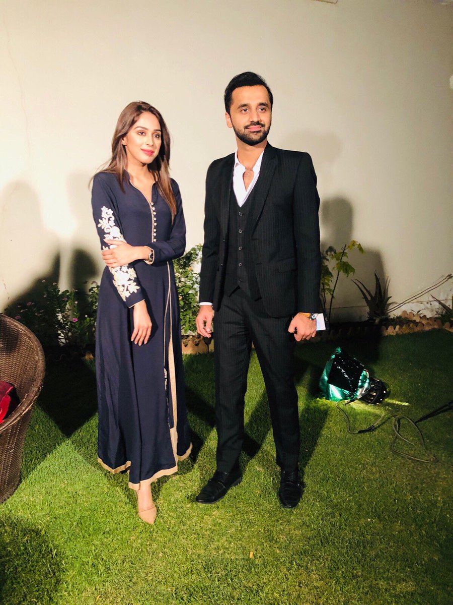 muneezamehboob1's tweet photo. Finally #hamaremehman with @WaseemBadami to be on Air this Sunday In Shaa Allah #WBains be Ready to Watch the most Beautiful show with @fizashoaibb At 7pm only on @ARYNEWSOFFICIAL 😊😊😊📷 https://t.co/LoZbvbMgYR